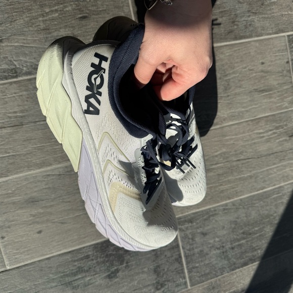 HOKA ARAHI 5 shoes excellent like new condition - Picture 11 of 15